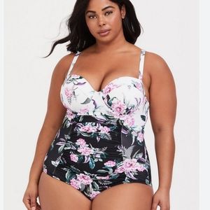 NWT Torrid size 3, 1 piece bathing suit